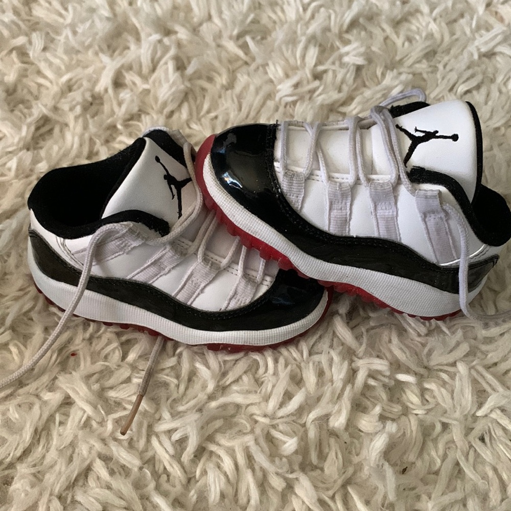 Jordan 11 Retro Low (concord bred)